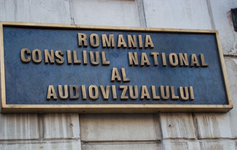 CNA recomandă televiziunilor să oprească difuzarea spoturilor testimoniale despre vaccinare în forma actuală