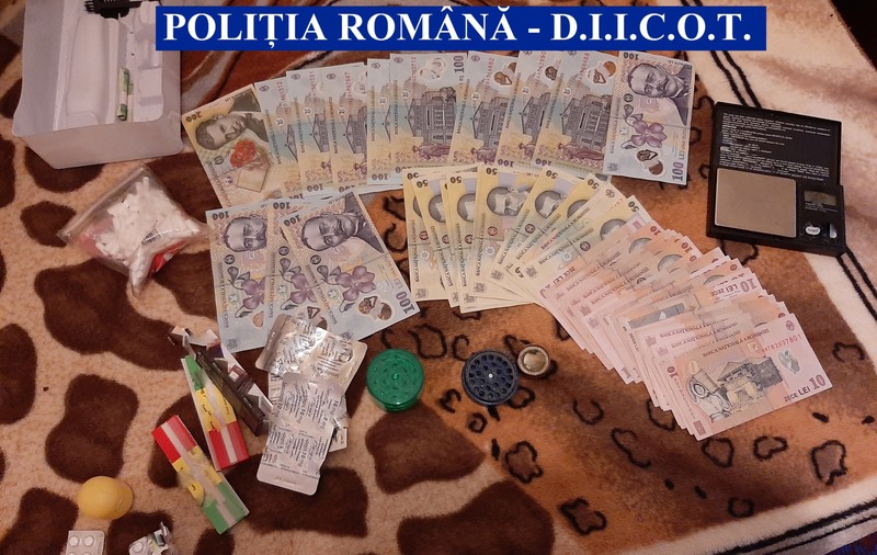 Nouă traficanţi de droguri, arestaţi de DIICOT. Zeci de percheziţii în Giurgiu şi Bucureşti