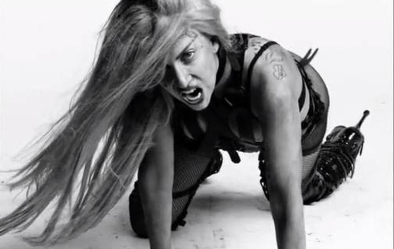 Lady GaGa a înnebunit? Ce face vedeta în studio e INTERZIS MINORILOR