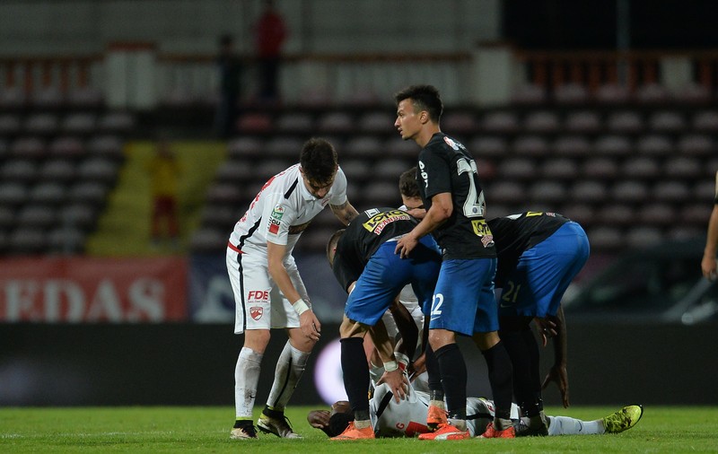 Cluburile sportive din România au transmis mesaje de condolenațe familiei fotbalistului Patrick Ekeng