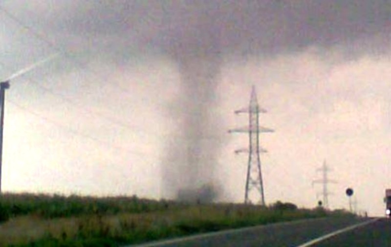 TORNADĂ ÎN MUNŢII MĂCINULUI! Fenomenul, neobişnuit pentru România, A FOST SURPRINS DE UN TURSIT | FOTO ÎN ARTICOL