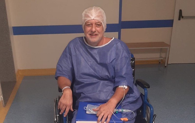 Cătălin Crișan a fost operat. Care e starea artistului, după ce a apărut pe patul de spital: „N-a avut curaj să se implice niciun medic”