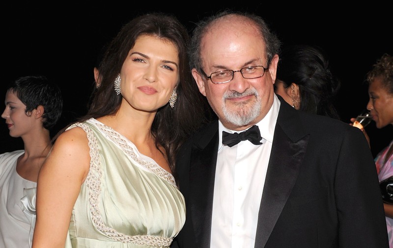 INTERVIU cu Monica Bîrlădeanu despre Salman Rushdie. Amintiri de la o petrecere românească în L.A.: „A fost atât de bucuros să vorbească despre fotbal și să asculte rețeta de sarmale”