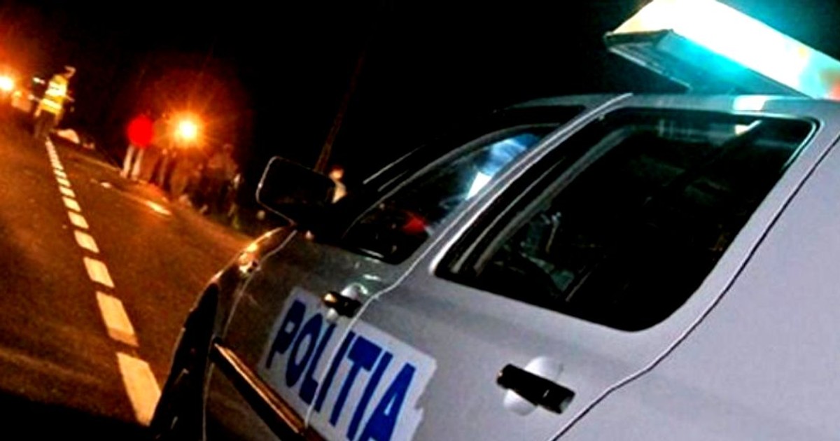 Scenă înfiorătoare în Argeș: un bărbat a fost găsit cu gâtul tăiat și înjunghiat în inimă în timp ce stătea pe un scaun