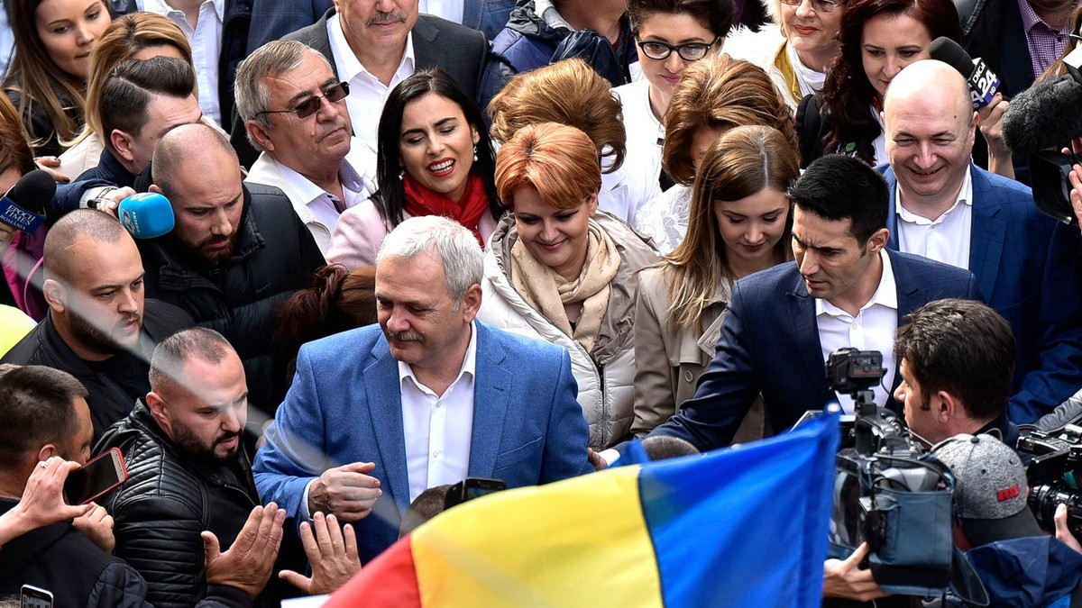 Liviu Dragnea, la miitngul PSD din Craiova, însoțit de Irina Tănase (Foto: Inquam Photos / Bogdan Dănescu)
