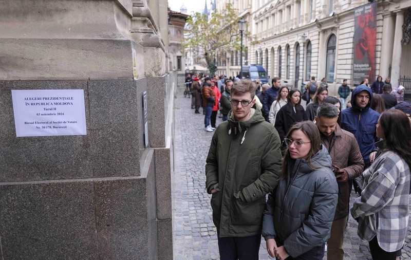 Alegeri prezidențiale în Republica Moldova, turul 2. Record de voturi în diaspora, în ciuda atacurilor cibernetice și a alertelor cu bombă la secții din Marea Britanie și Germania