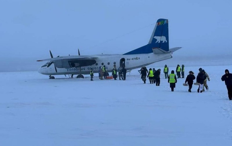 Un avion Antonov cu 30 de pasageri la bord a ratat pista și a aterizat pe un râu înghețat, în Rusia