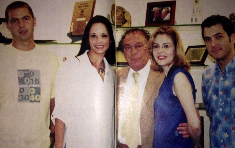 UNDE-S VREMURILE DE ALTĂDATĂ? UITE-I PE UNII DINTRE CEI MAI APRECIAŢI OAMENI DE TELEVIZIUNE, ÎNTR-O FOTOGRAFIE CARE CU SIGURANŢĂ LE STÂRNEŞTE EMOŢII PUTERNICE!