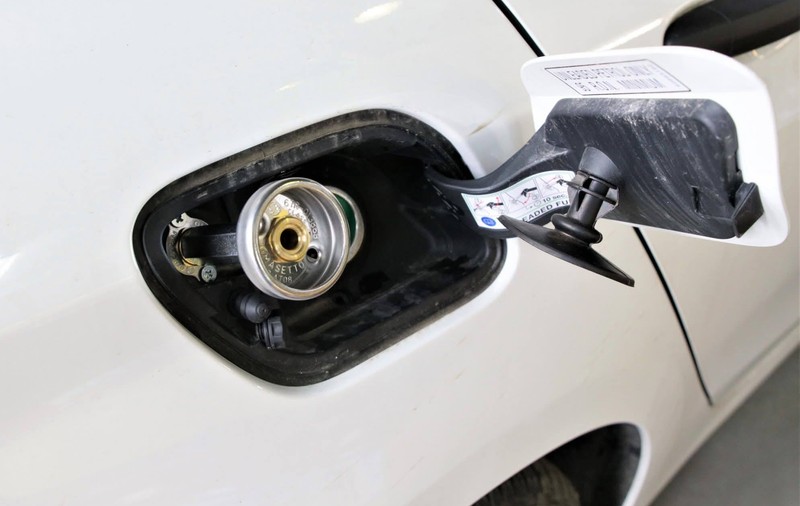 Cât economisești dacă treci pe GPL? Românii calculează tot mai atent costurile, iar cu motorina la peste 10 lei, schimbarea devine greu de ignorat