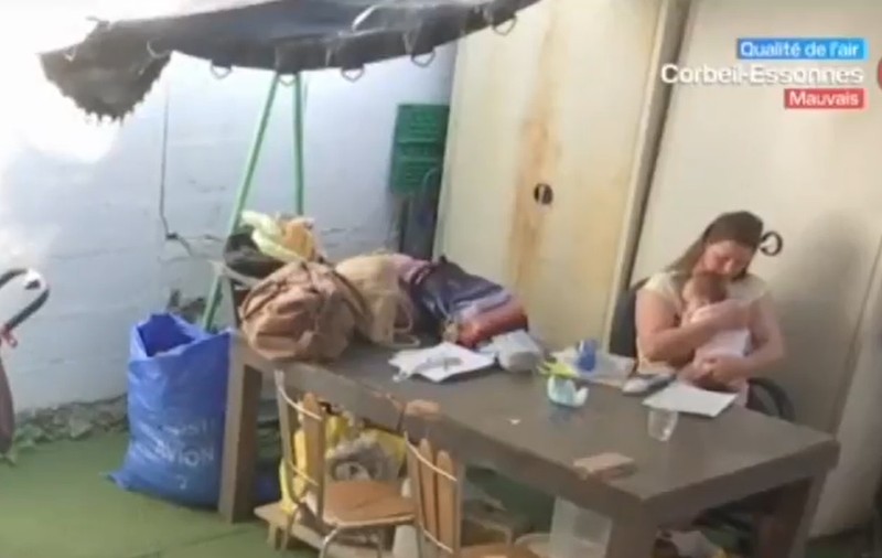 Doi soți români cu 9 copii, coșmarul proprietarei unei case din care nu vor să plece. Femeia doarme în garaj