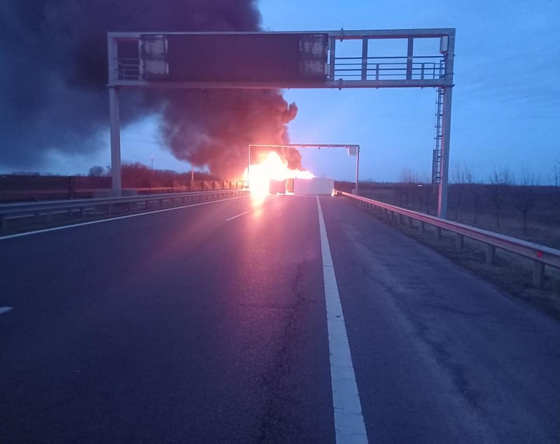 Șofer român de TIR salvat în ultima clipă din camionul care a explodat, în Ungaria: „M-am născut a doua oară” | VIDEO