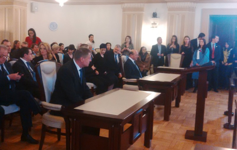 EMOȚII pentru noul șef al STATULUI. KLAUS IOHANNIS, VALDIAT ÎN FUNCȚIA DE PREȘEDINTE