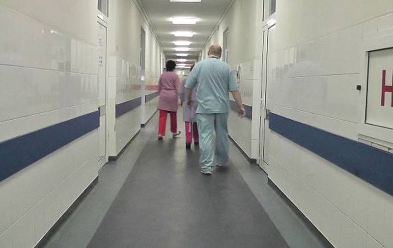 Scandal în spitalul din Drobeta-Turnu Severin! O doctoriţă şi o poliţistă, agresate de rudele unei paciente