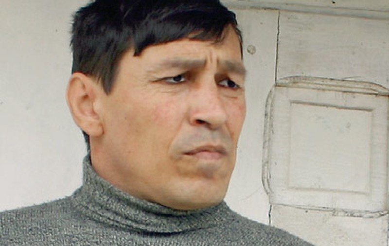 «Îi îngrijeşte mai bine decât mama lor»