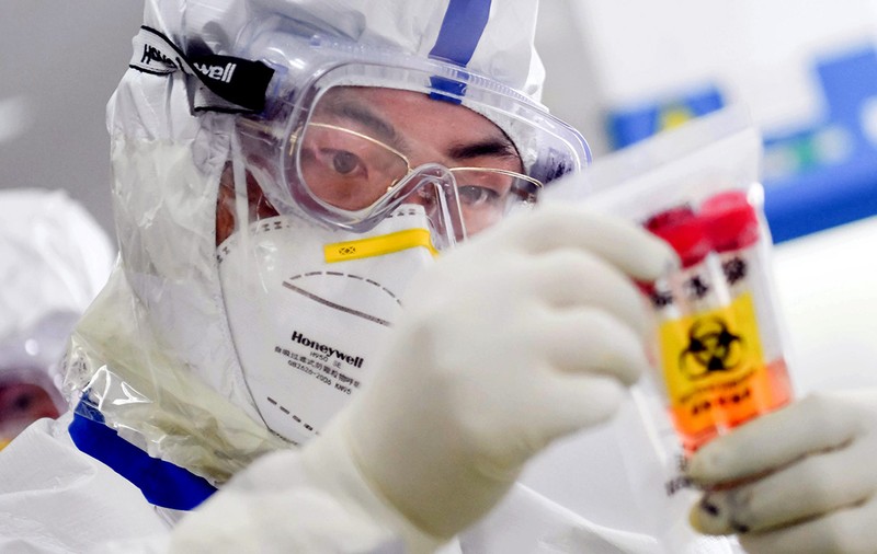 Peste 400 de polițiști chinezi infectați cu noul coronavirus | Patru au murit