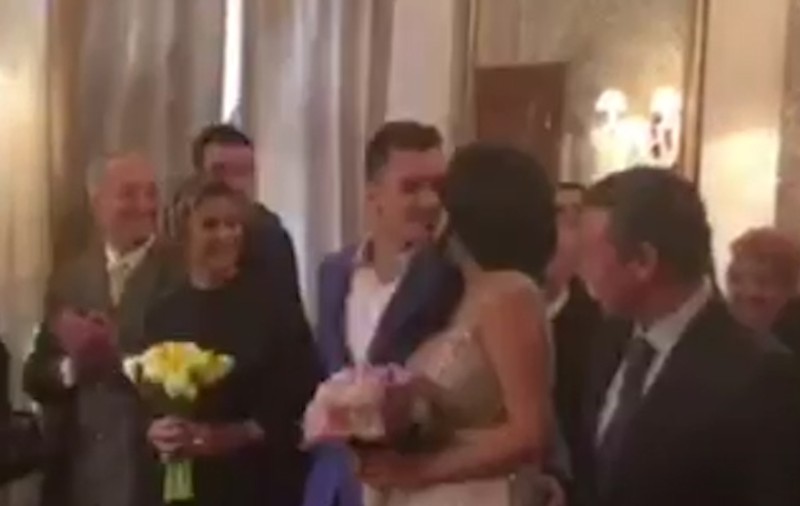 VIDEO EXCLUSIV/ Imagini nemaivăzute de la cununia Andreei Tonciu! Reacția brunetei la pronunțarea căsniciei e unică!