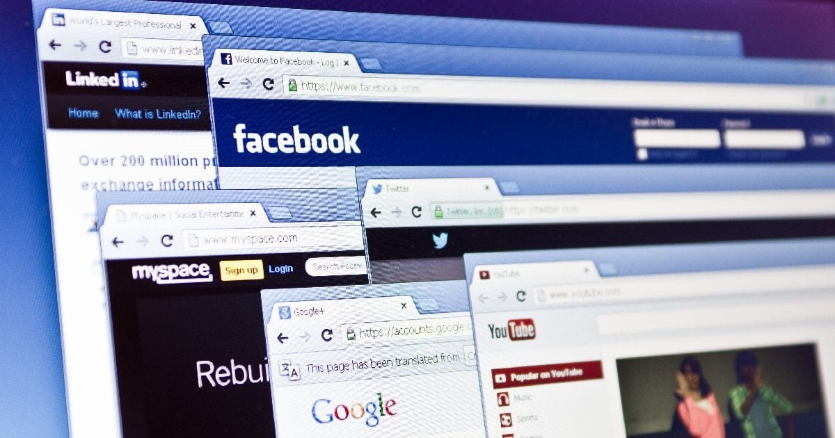 Site-uri web de socializare pe ecranul computerului, inclusiv Facebook, Twitter, Youtube, Linkedin, MySpace și motorul de căutare Google.