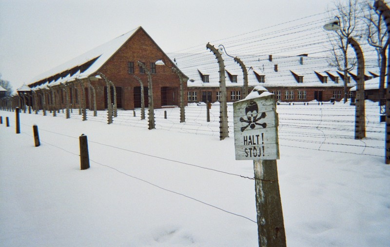 Poveste de la Auschwitz: s-a măritat cu cel care îi tatuase numărul obligatoriu! Istoria lor a devenit subiectul unui best-seller