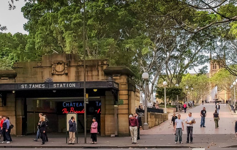 Un bărbat a murit lângă o gară din Sydney, iar 100.000 de oameni au trecut zilnic pe lângă el, fără să îl observe: „Este ca și cum ar fi fost invizibil”