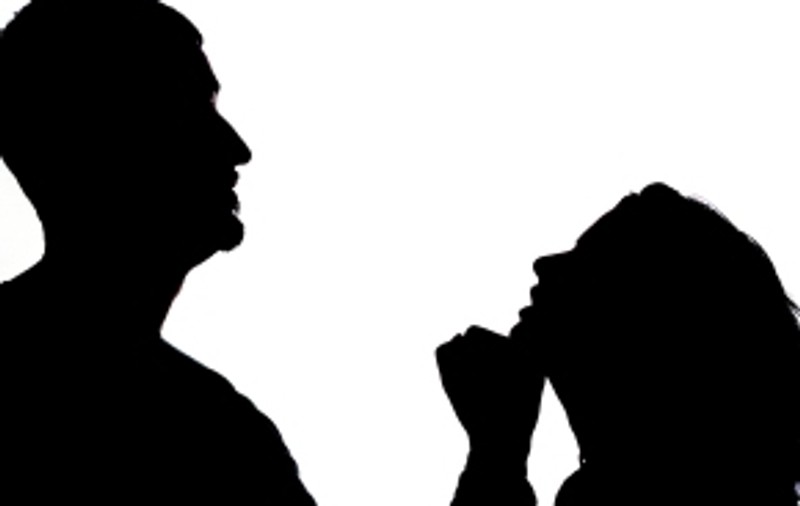 O româncă din Spania şi-a omorât soţul care o maltrata