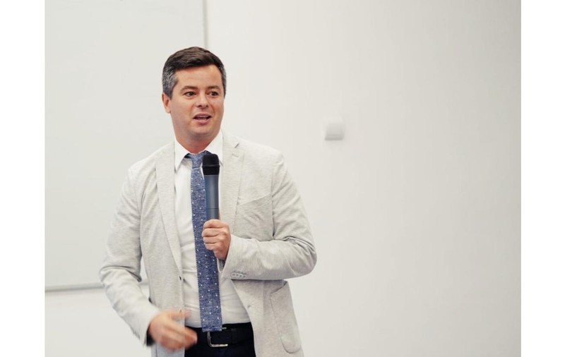 Tinerii trebuie să se gândească mai mult ca oricând la bătrânețe! Cât va reprezenta pensia, din ultimul salariu, în 2070