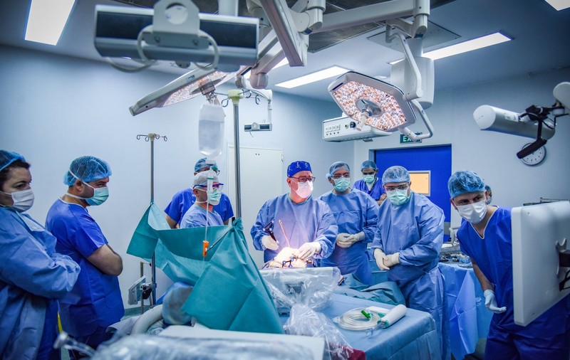 De ce să optezi pentru chirurgie robotică în ortopedie 