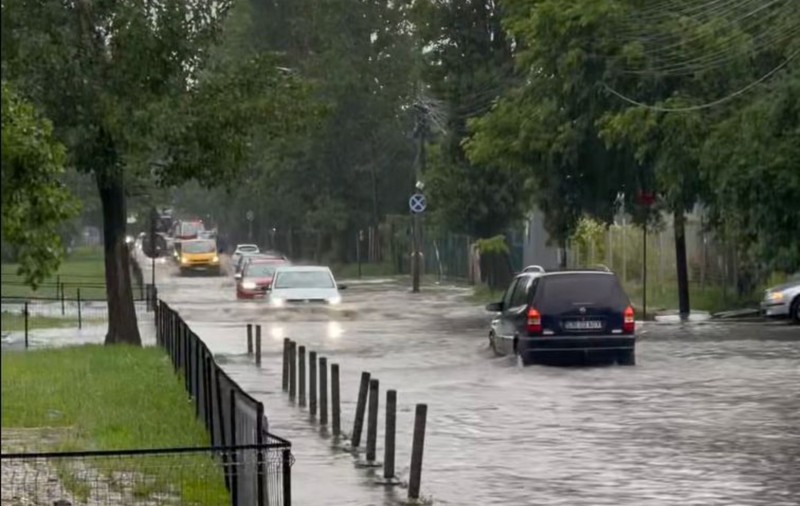 Cod roșu de ploi torențiale în județele Argeș, Prahova și Dâmbovița. Localitățile afectate