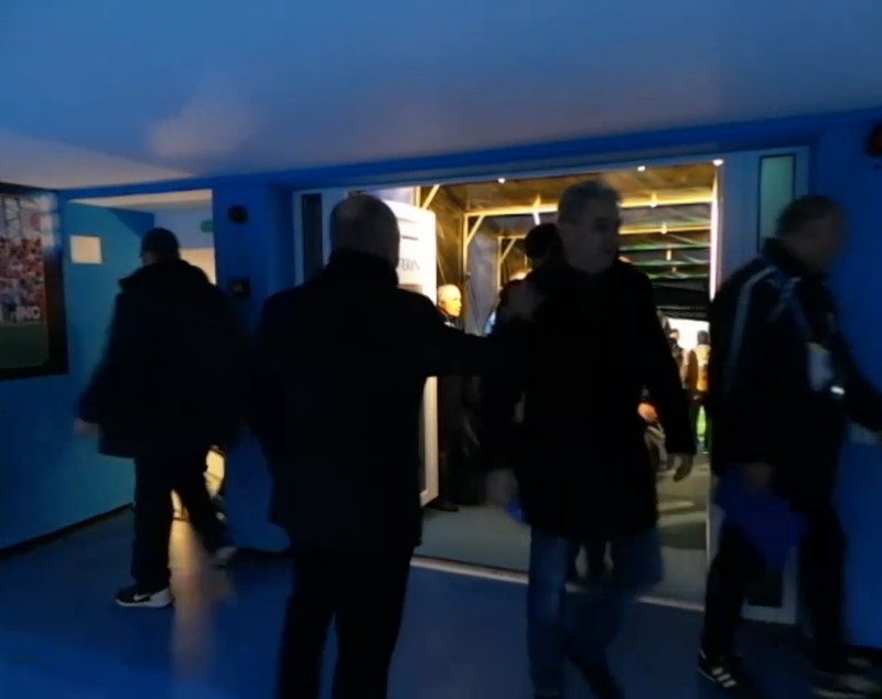 Şumudică a făcut scandal uriaș la pauza meciului cu Viitorul. Antrenorul liderului Astra l-a înjurat ca la uşa cortului pe Benzar şi a urlat la arbitrul Tudor! TOATE reacțiile/ FOTO&VIDEO