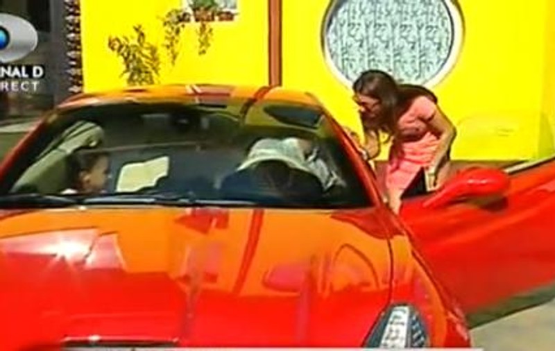 Uite ce Ferrari şi-a tras Adi Minune! 