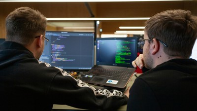 IT-ul este domeniul în care așteptările salariale ale angajaților au crescut cel mai mult în ultimul an. 7.000 de lei, net, pe lună este media salarială în acest sector, la nivel național. Așteptările IT-iștilor sunt de 10.000 de lei lunar, în medie