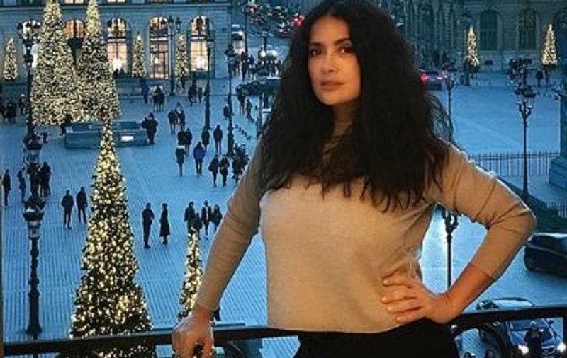 Salma Hayek, în costum de baie. Are 52 de ani, dar nu-i arată deloc | FOTO