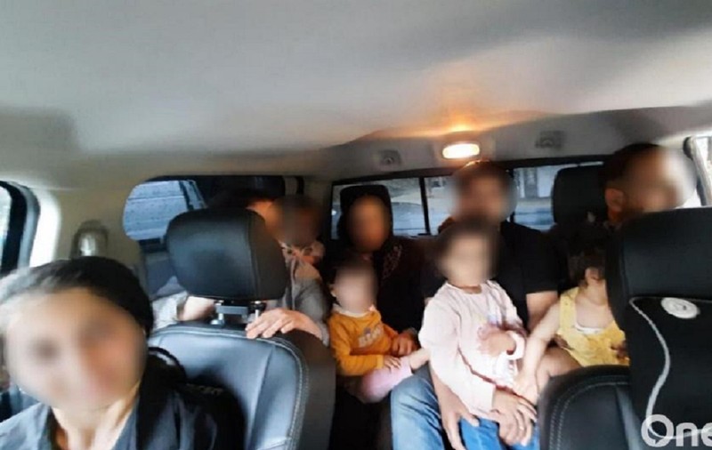 Un român a fost prins cu cinci copii între câteva luni și 5 ani în camionetă și arestat pe loc, în Germania