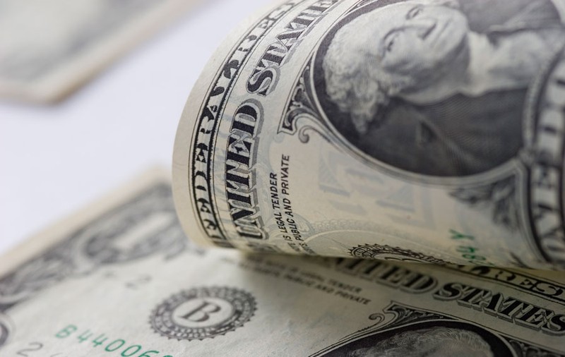 Dolarul a atins maximul ultimilor 6 ani şi jumătate!
