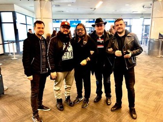 Foto (st-dr): Laurențiuu Duță, Mihai Budeanu, Gheorghe Gheorghiu, Bebe Mihu și Viorel Sipoș în Seattle, SUA