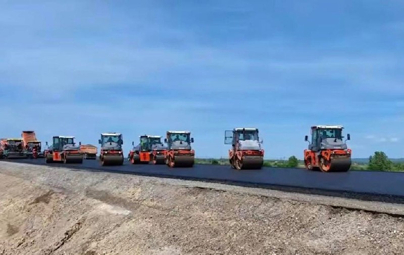 Umbrărescu trimite 1.500 de muncitori şi 600 de utilaje pe lotul 3 din Autostrada Moldovei, unde sunt întârzieri din cauza ploilor din ultimele săptămâni