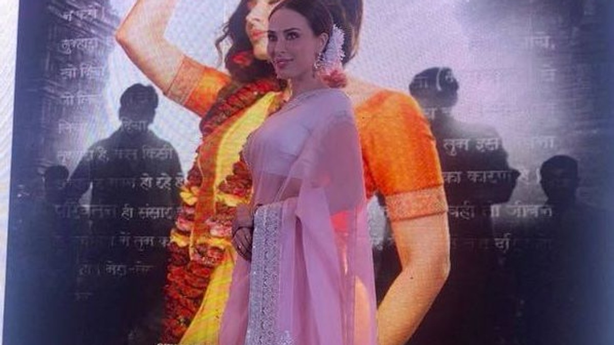 Iulia Vântur, în cea mai scurtă rochie de când s-a mutat în India. Super sexy la petrecere | FOTO