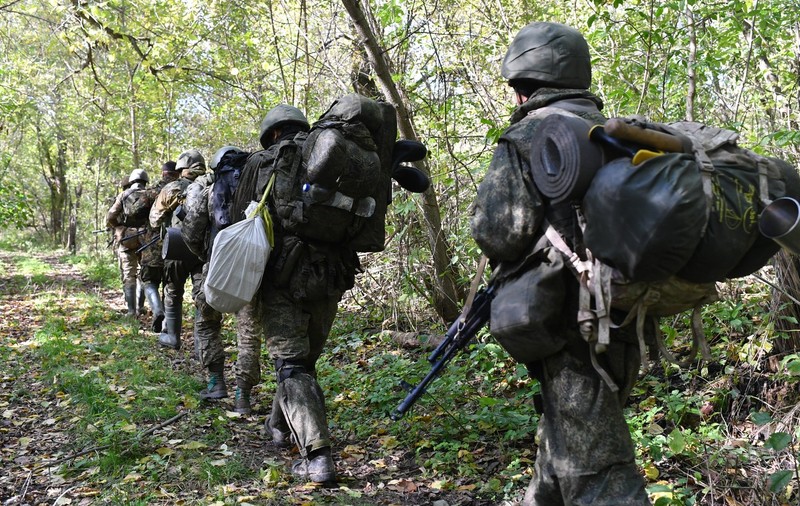 Mercenarii Wagner construiesc o linie de apărare în Luhansk, deși „bucătarul lui Putin" se laudă că simpla prezență a acestora e un „zid inexpugnabil"