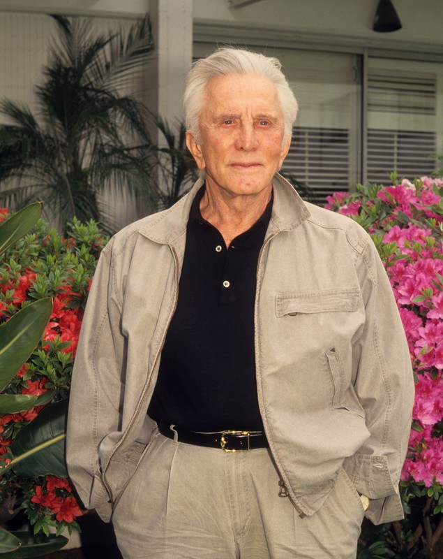 Actorul Kirk Douglas a murit la 103 ani. Mesajul transmis de fiul său, Michael Douglas