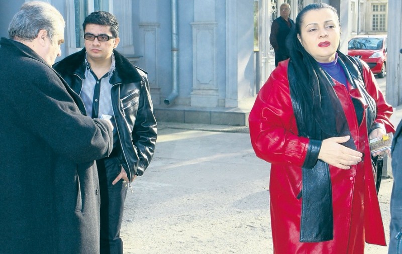 Catanga angajează bodyguarzi pentru fiul ei