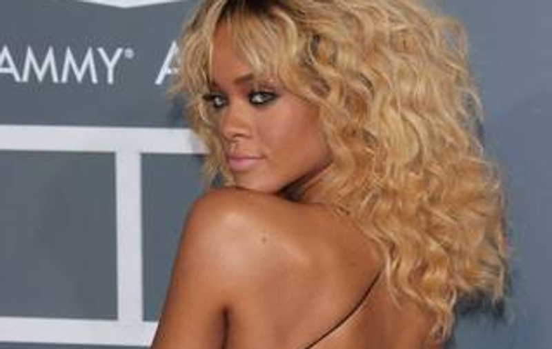 Rihanna, enervată la culme când a fost întrebată de Ashton Kutcher