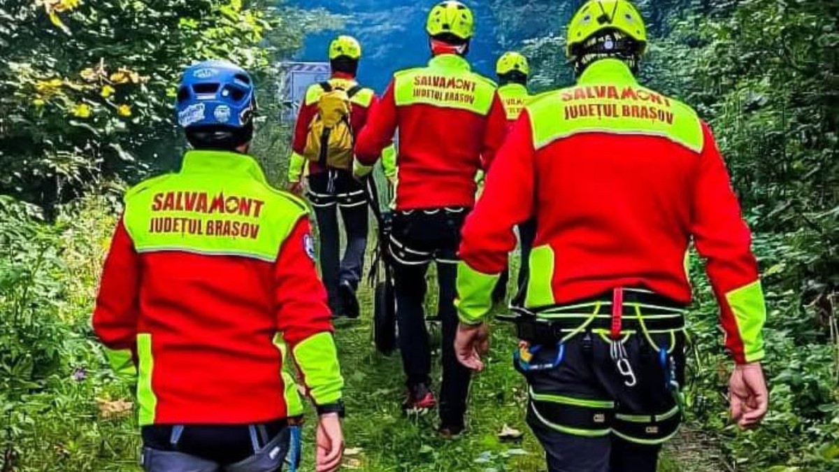 Salvmontiștii au plecat pe jos. Foto Facebook Salvamont Brașov