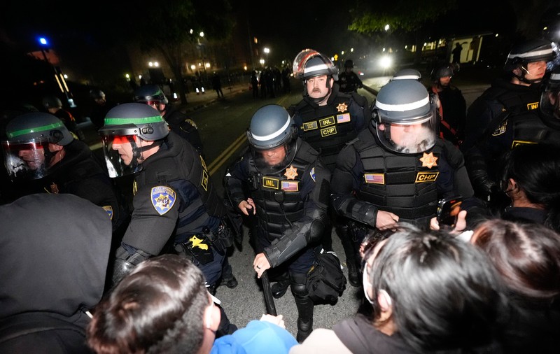 Peste 200 de arestări, după dispersarea protestatarilor propalestinieni din campusul Universității din California