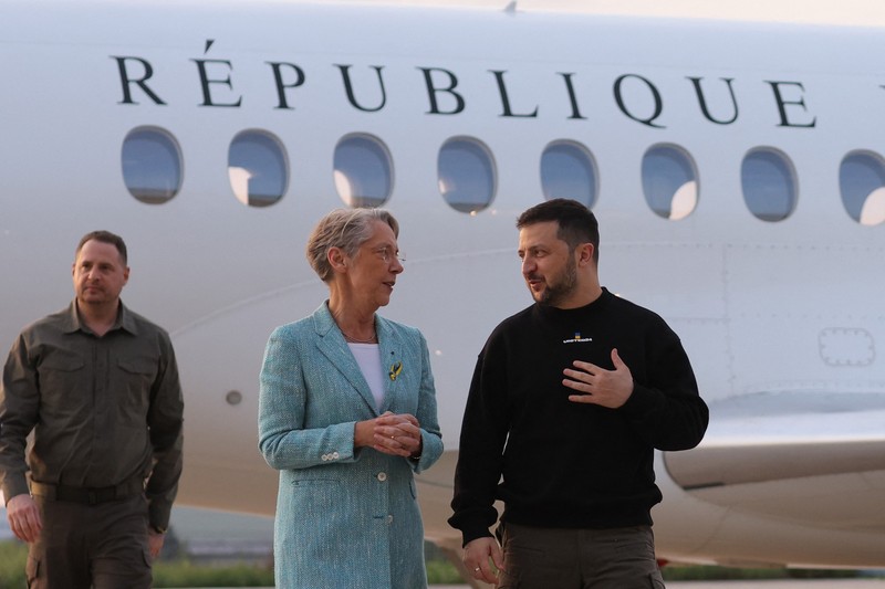 Ukraine's President Volodymyr Zelensky (R) is welcomed by French Prime minister Elisabeth Borneupon his arrival at Villacoublay Air Base, southwest of Paris, on May 14, 2023. Ukraine's President Volodymyr Zelensky arrived in Paris for talks with French President Emmanuel Macron, after Germany pledged unwavering support for Kyiv ahead of a widely expected counter-offensive.,Image: 775856555, License: Rights-managed, Restrictions: , Model Release: no