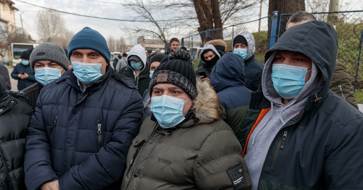 „Le cerem scuze bucureștenilor, dar facem asta și pentru ei”, spun angajații STB. Foto: Vlad Chirea