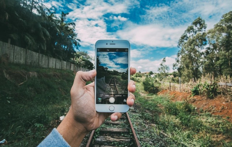(Publicitate) 4 accesorii istețe și utile pentru o experiență mai bună cu smartphone-ul tău