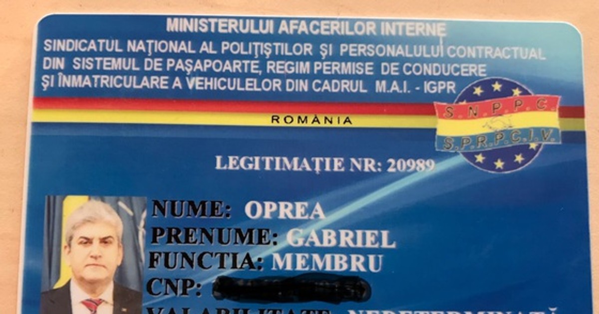 Gabriel Oprea, fostul ministru al afacerilor interne, este membru al unui sindicat al polițiștilor. Este judecat pentru moartea polițistului Bogdan Gigină