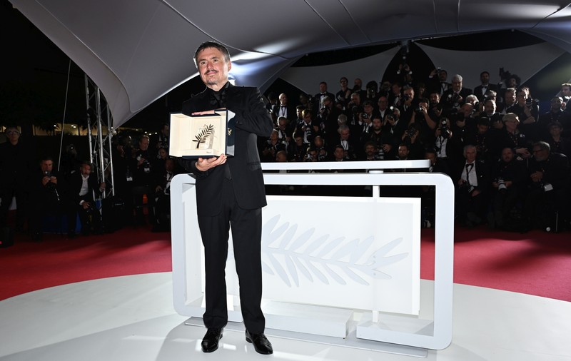 O femeie l-a reclamat la CEDO pe Cristian Mungiu, pentru că e „filmată din mai multe părţi de dronele regizorului”, chiar și pe scaunul de la stomatolog