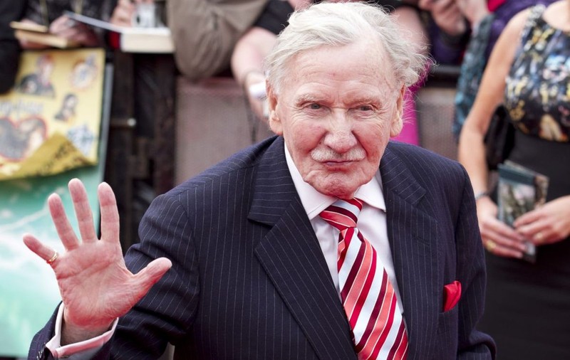 Actorul LESLIE PHILLIPS a suferit un ACCIDENT VASCULAR CEREBRAL!
