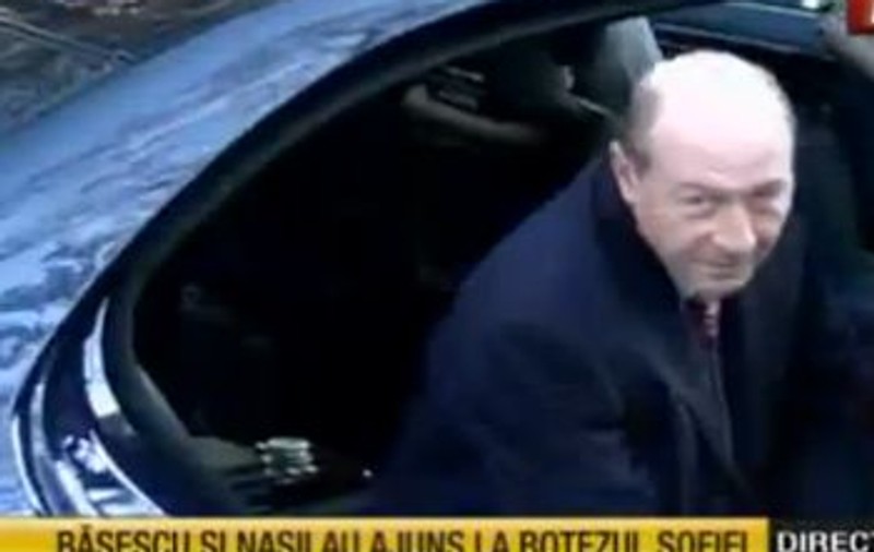 MOMENT TENSIONAT la BOTEZUL nepoatei preşedintelui. Iată CE A PĂŢIT TRAIAN BĂSESCU
