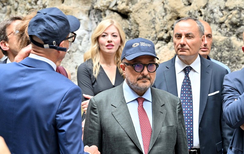 Ministrul culturii din Italia și-a dat demisia după ce a fost acuzat că și-a înșelat soția cu o consilieră